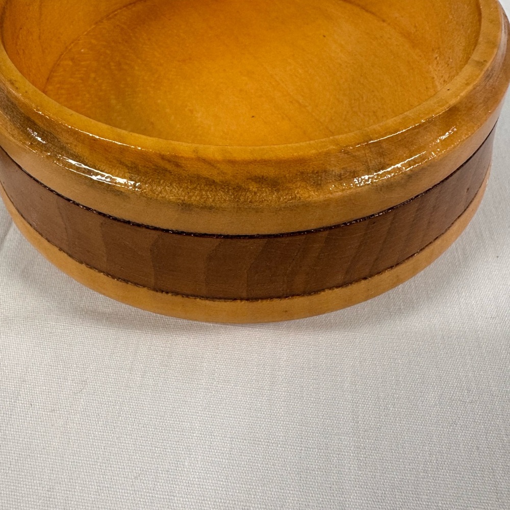 Vintage Round Box Cover Landscape on Cover Warm Tan 6" Round - Picture 3 of 11